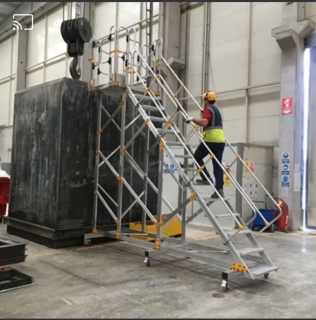מתקן מדרגות נייד של פרו פיגום מאפשר עבודה בטוחה במפעל בצפון הארץ Ask ChatGPT