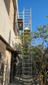 פיגום עם מרפסת (קונזולה)