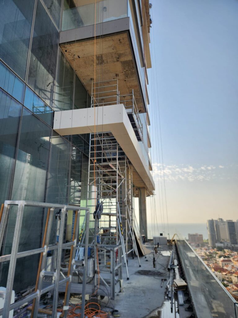 פיגום נייד עם מרפסת